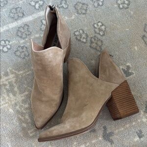 Steve Madden Tan Ankle Booties with Stacked Heel